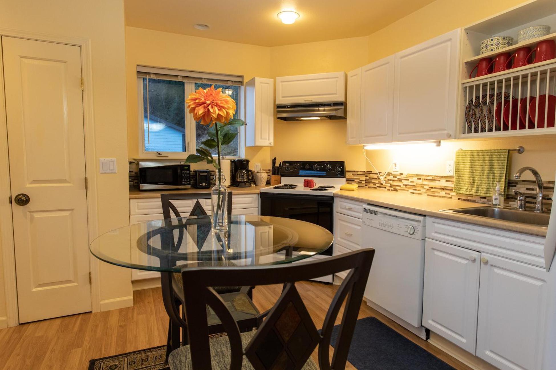 Kelli Creek Cottage - Reduced Price On Tours Джуно Екстериор снимка